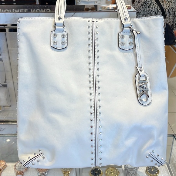 Michael Kors Astor Large Studded Leather
N/S Tote Bag Handbag Optic
NWT - Picture 5 of 16